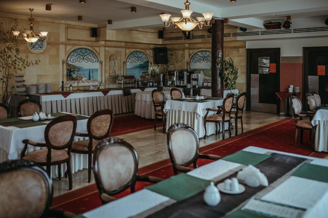 Hotel Apollo Darlowko Esterno foto