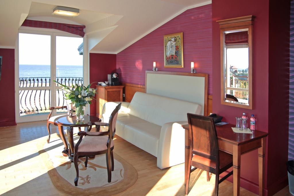 Hotel Apollo Darlowko Esterno foto