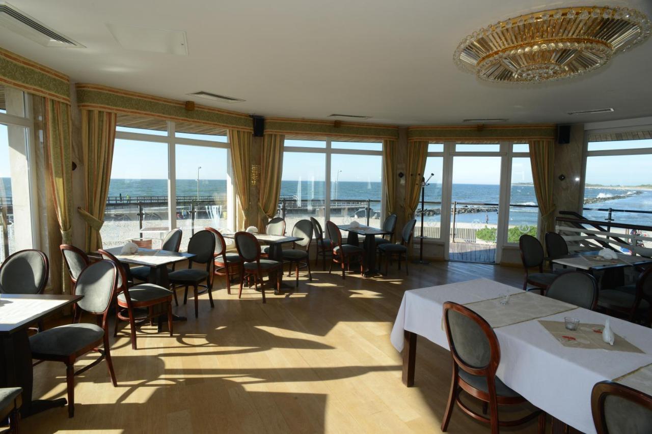 Hotel Apollo Darlowko Esterno foto